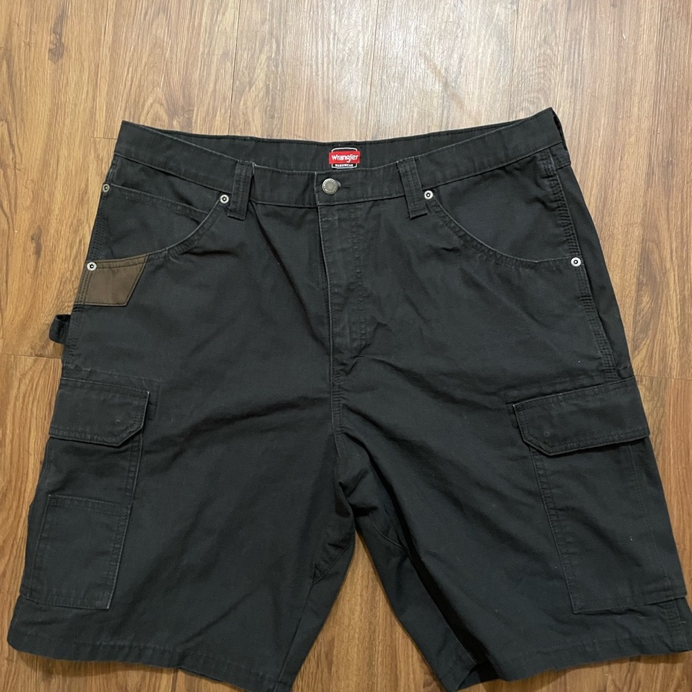 Wrangler Men's Black Cargo Shorts